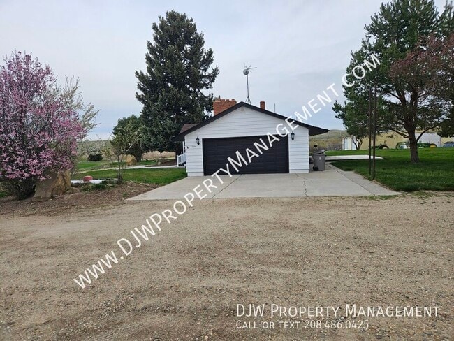 property at 7196 Edna Ln