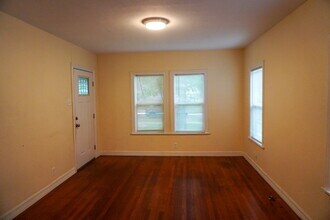 1723 W Kings Hwy in San Antonio, TX - Building Photo - Building Photo