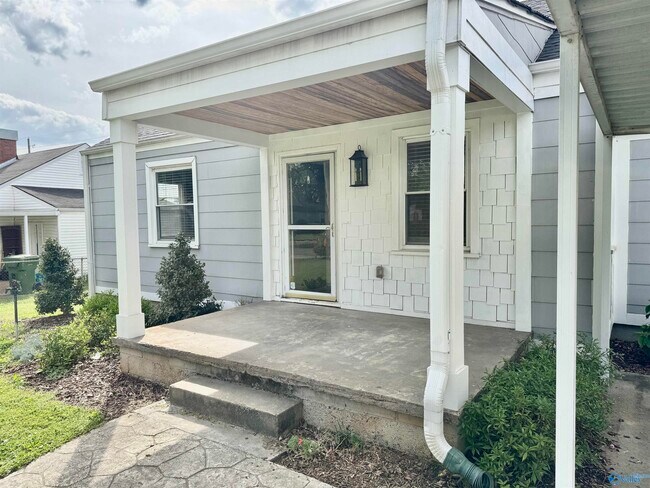 1906 Vanderbilt Cir SW in Huntsville, AL - Building Photo - Building Photo