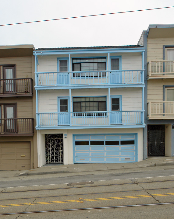 3330 Judah St in San Francisco, CA - Building Photo