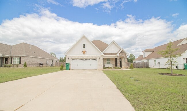 133 Quail Run Ave in Smiths Station, AL - Building Photo - Building Photo