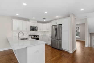 20 Zazzetti St, Unit 3 in Waldwick, NJ - Foto de edificio - Building Photo