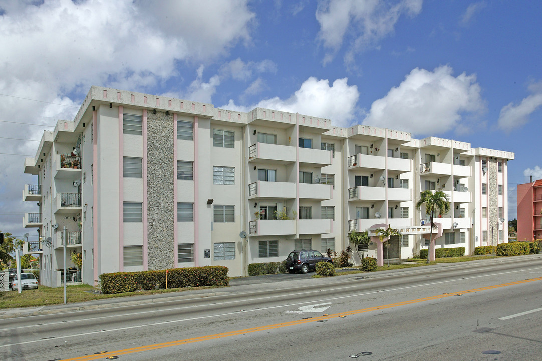 Granada Plaza in Miami, FL - Building Photo