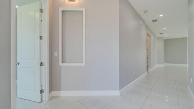 1117 NE 11th Terrace in Cape Coral, FL - Building Photo - Building Photo