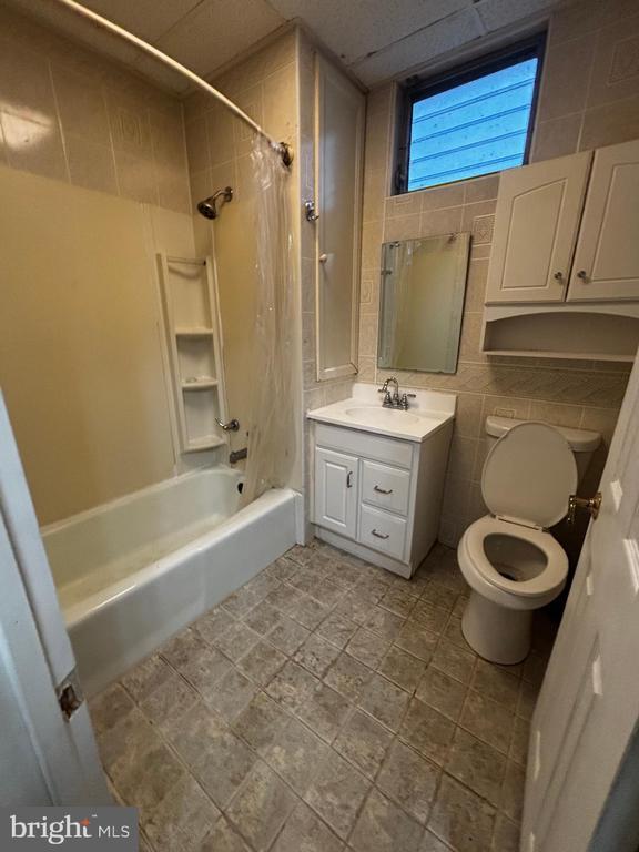 2041 E Cambria St in Philadelphia, PA - Foto de edificio - Building Photo