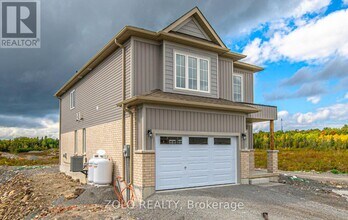 84 Hillcroft Wy in Kawartha Lakes, ON - Building Photo - Building Photo