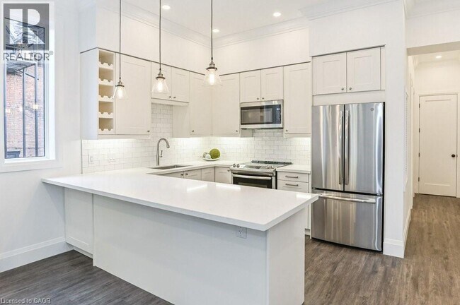 139 MacNab St S in Hamilton, ON - Building Photo - Building Photo