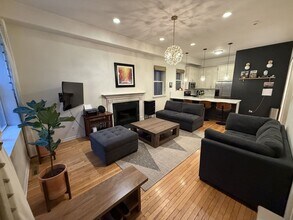 1455 W Wolfram St in Chicago, IL - Building Photo - Building Photo