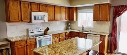 1915 E Custer St in Laramie, WY - Building Photo - Building Photo