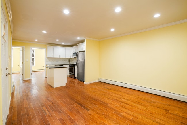 335 Bradford St, Unit 2 in Brooklyn, NY - Building Photo - Building Photo