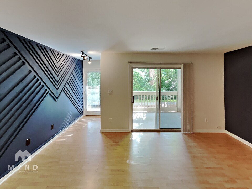 1021 Churchill Downs Ct in Charlotte, NC - Building Photo