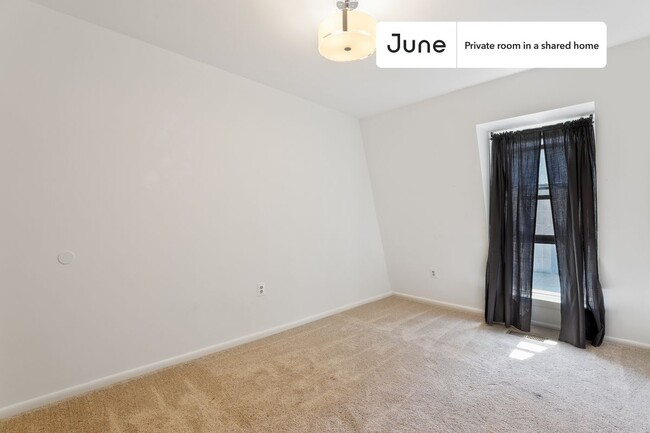 Private bedroom in 5 bed/2 bath Home in Washington, DC - Building Photo - Building Photo