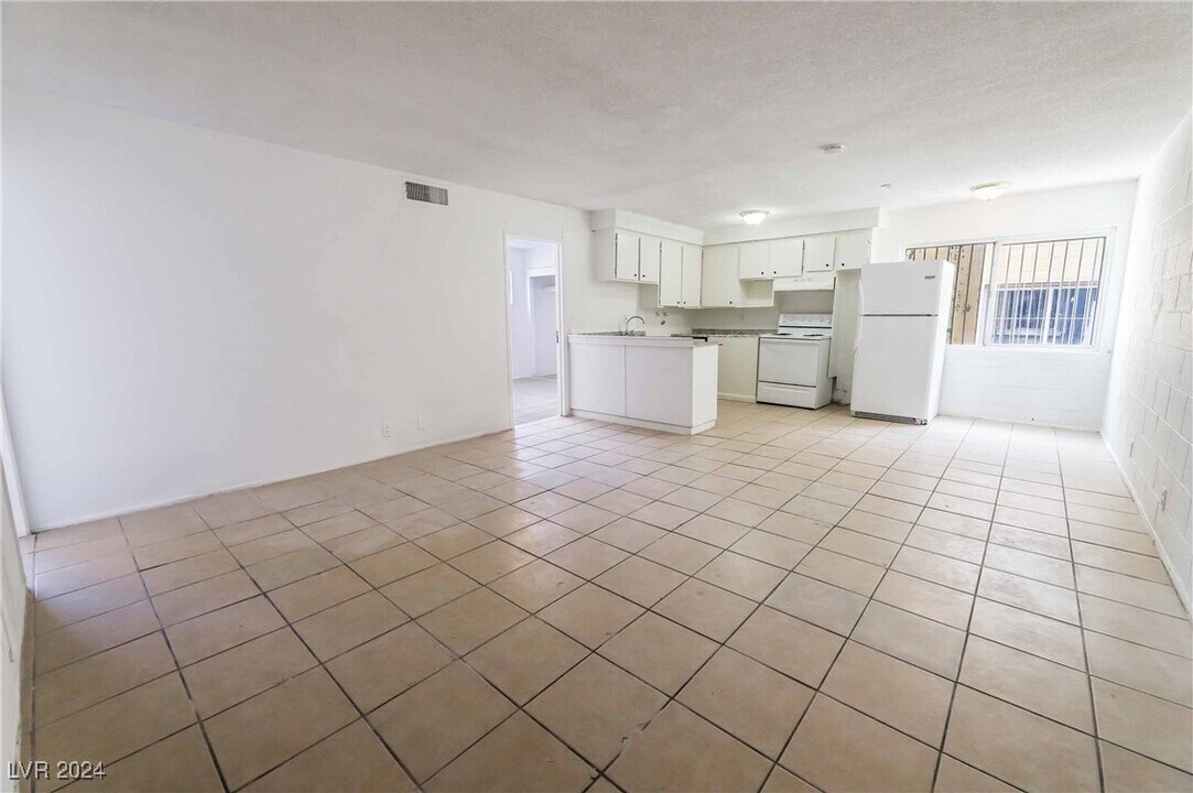 2913 Stewart Ave-Unit -1 in Las Vegas, NV - Building Photo