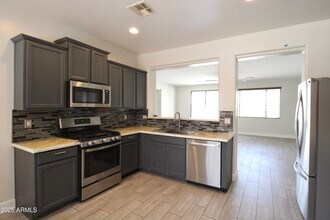 19350 E Carriage Way in Queen Creek, AZ - Building Photo - Building Photo