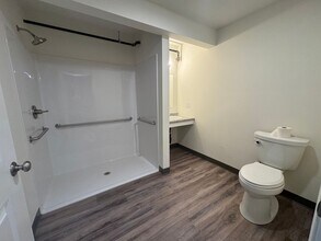 191 E Housatonic St in Dalton, MA - Building Photo - Building Photo