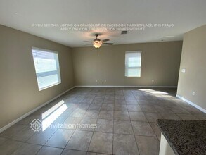 5010 White Chicory Dr in Ruskin, FL - Foto de edificio - Building Photo