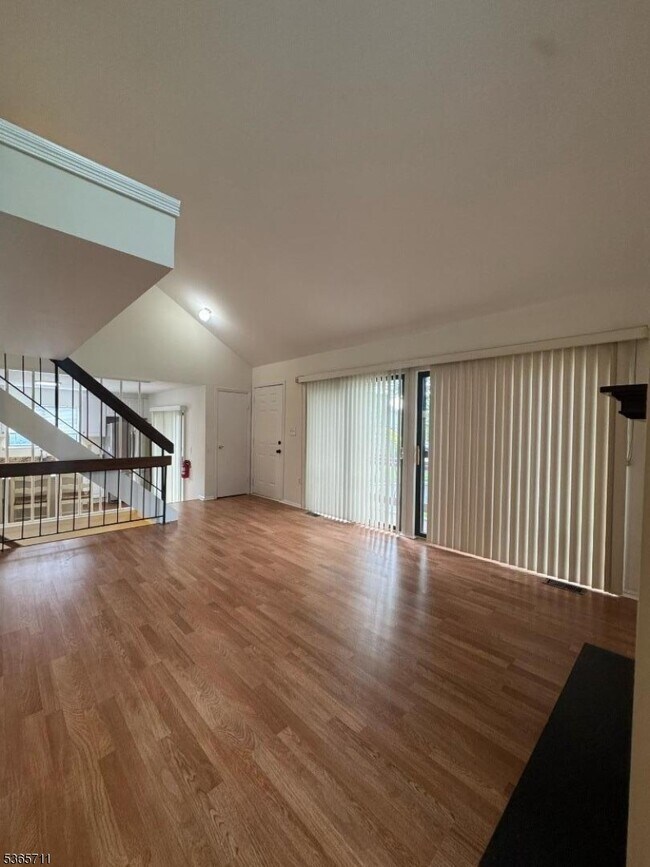 82 Sycamore Ct in Bernards, NJ - Building Photo - Building Photo