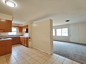 65 Sandstone Ln in Willingboro, NJ - Building Photo - Building Photo