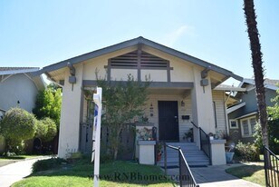 1121 Dolores Way in Sacramento, CA - Building Photo