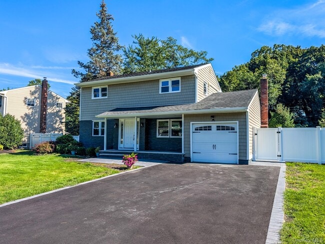 12 Somerset Dr in Commack, NY - Building Photo - Building Photo
