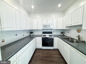 1071 Chanticleer in Cherry Hill Township, NJ - Building Photo - Building Photo
