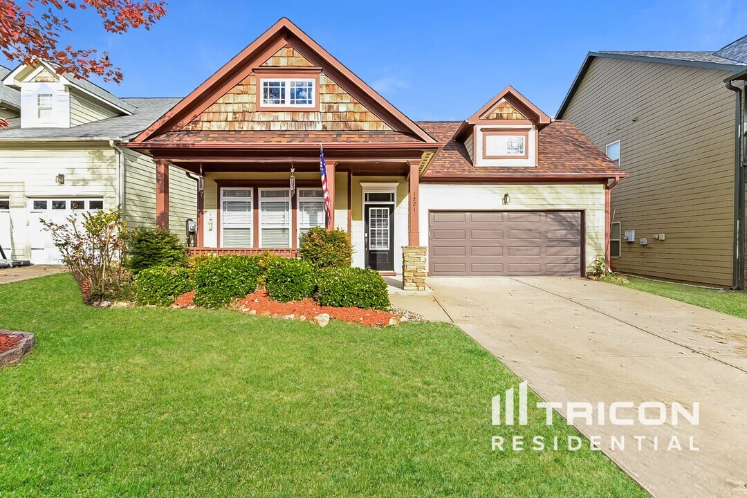1221 Heartwood Ave in Mcdonough, GA - Building Photo