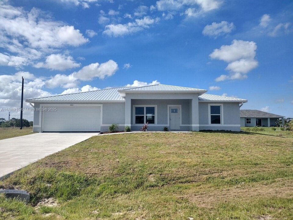 400 Carter St in La Belle, FL - Building Photo