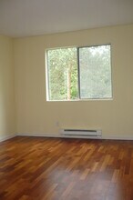 742 Kirkland Cir, Unit E306 in Kirkland, WA - Building Photo - Building Photo