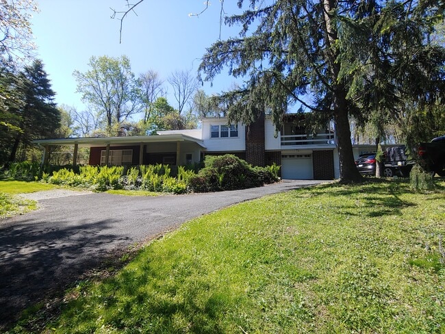 2660 Fish Hatchery Rd in Allentown, PA - Building Photo - Building Photo