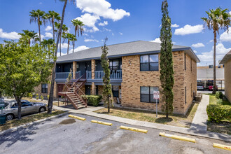 McIntyre Apartments in Edinburg, TX - Foto de edificio - Building Photo