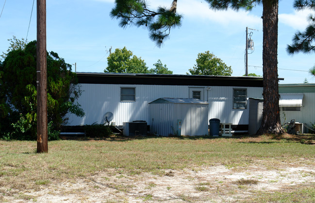 Friendly Shores in Edgewater, FL - Building Photo - Building Photo