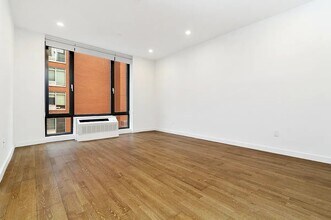 41-32 27th St in Queens, NY - Building Photo - Building Photo