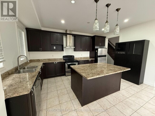 26 Padbury Trl in Brampton, ON - Building Photo - Building Photo
