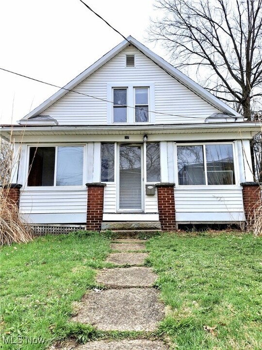 37 S 1st St in Rittman, OH - Foto de edificio
