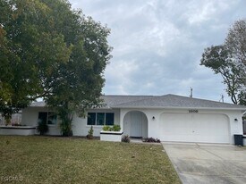 1808 SE 5th Pl in Cape Coral, FL - Building Photo