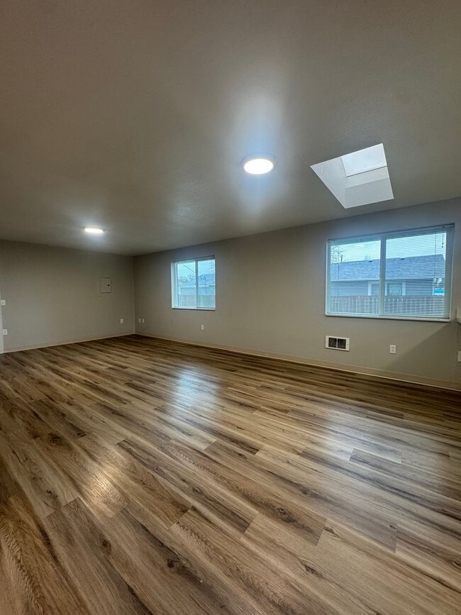 414 W Olympic St in Springfield, OR - Building Photo - Building Photo