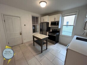 3331 N Whipple St, Unit 1 in Chicago, IL - Building Photo - Building Photo