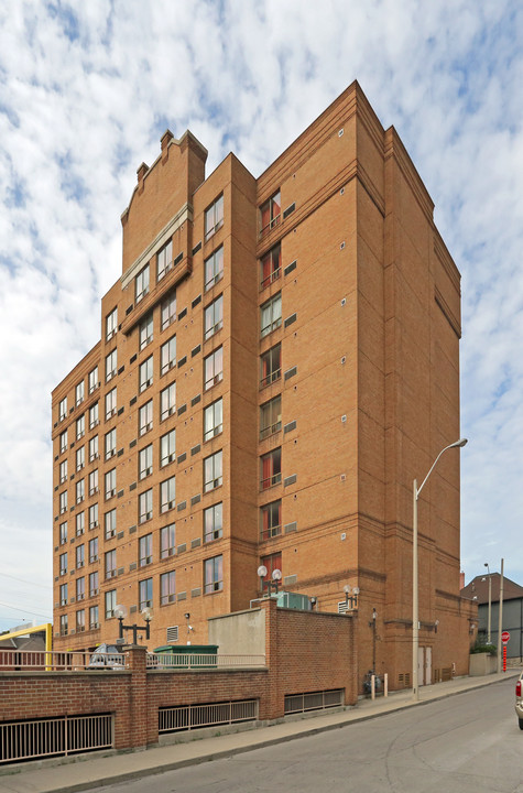 Linden Hall Residence CIC in Hamilton, ON - Building Photo