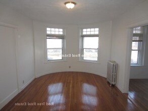 1905 Beacon St-Unit -1F in Brookline, MA - Foto de edificio - Building Photo
