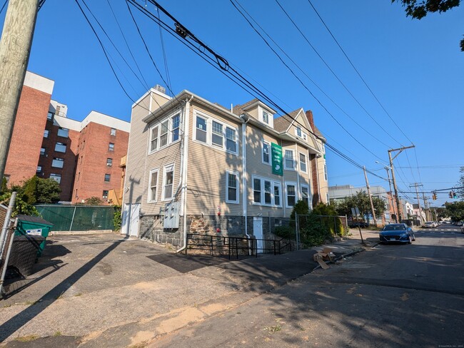 965 Fairfield Ave-Unit -1 in Bridgeport, CT - Building Photo - Building Photo