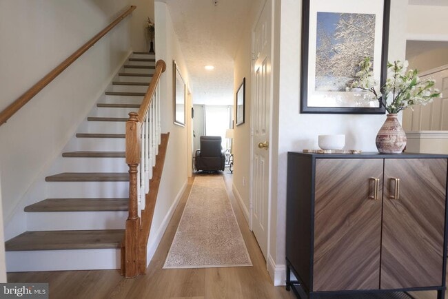 property at 1424 Falcon Nest Ct