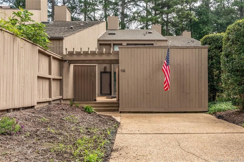 110 Harrops Glen in Williamsburg, VA - Building Photo