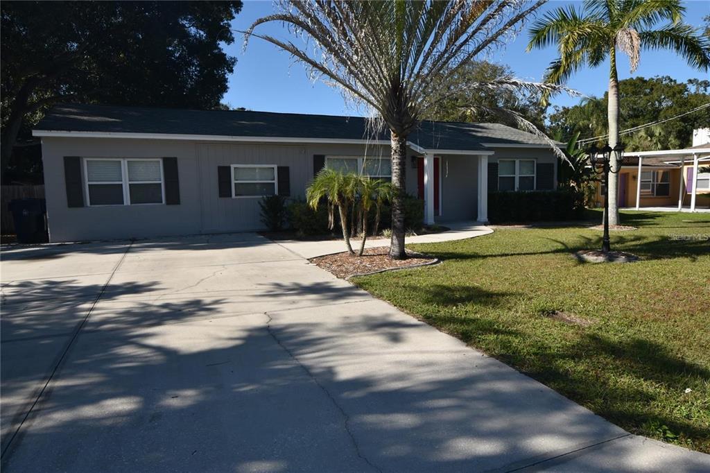 6215 S Kelly Rd in Tampa, FL - Building Photo