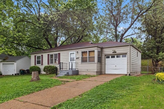 1005 Avant Dr in St. Louis, MO - Building Photo - Building Photo