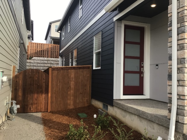 3751 SW 40th St in Gresham, OR - Building Photo - Building Photo