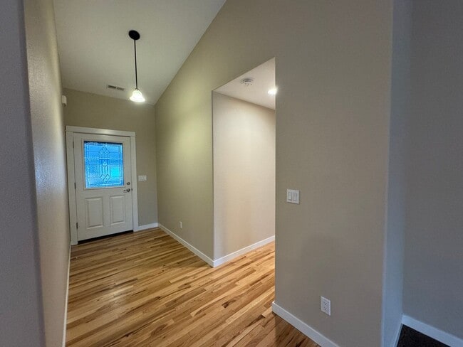 1540 West Tarragon Drive in Roseburg, OR - Building Photo - Building Photo