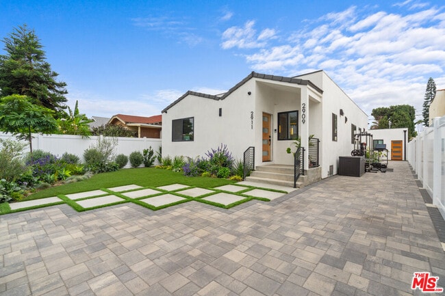 2911 S Rimpau Blvd in Los Angeles, CA - Building Photo - Building Photo