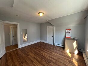 45 Gardena St, Unit 3 in Boston, MA - Foto de edificio - Building Photo