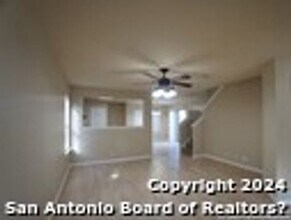 8119 Sandbar Point in San Antonio, TX - Building Photo - Building Photo