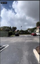 5721 Riverside Dr in Coral Springs, FL - Building Photo - Building Photo